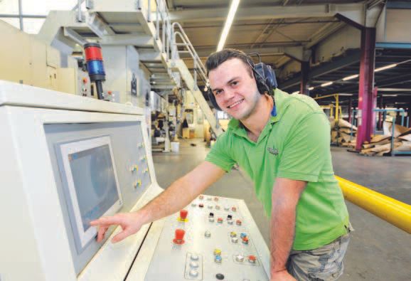 Blick in die Produktion: Bei Straub Verpackungen wird rund um die Uhr
Wellpappe hergestellt, für alle möglichen Kunden und Zwecke.